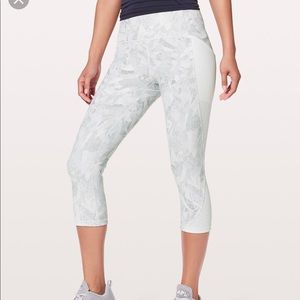 Lululemon Breezy Dot Crop Legging